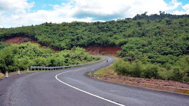 Quốc Lộ 28 hướng lên Tà Đùng Quốc Lộ 28 hướng lên Tà Đùng